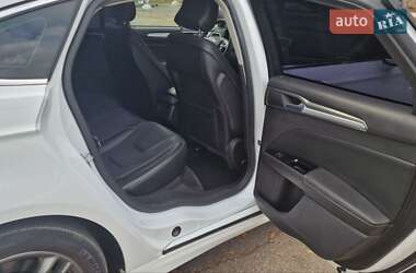 Седан Ford Fusion 2015 в 
