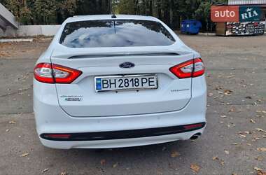 Седан Ford Fusion 2015 в 