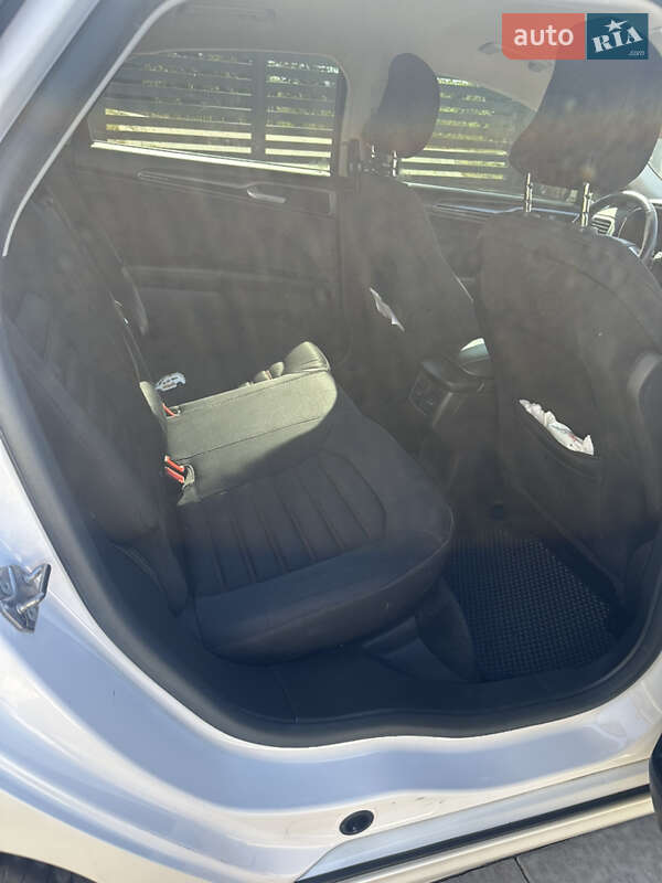 Седан Ford Fusion 2015 в Львове