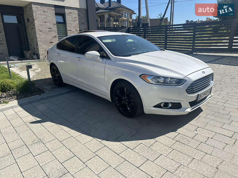 Седан Ford Fusion 2015 в Львове