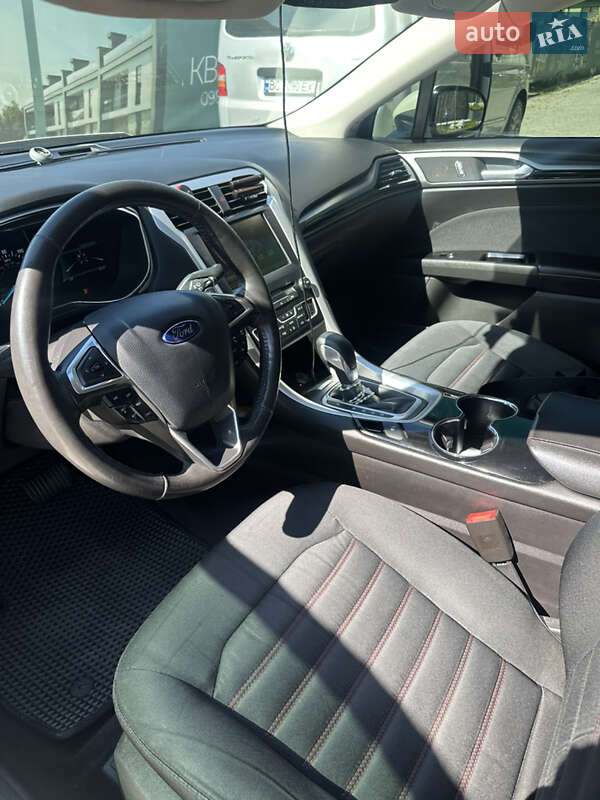 Седан Ford Fusion 2015 в Львове