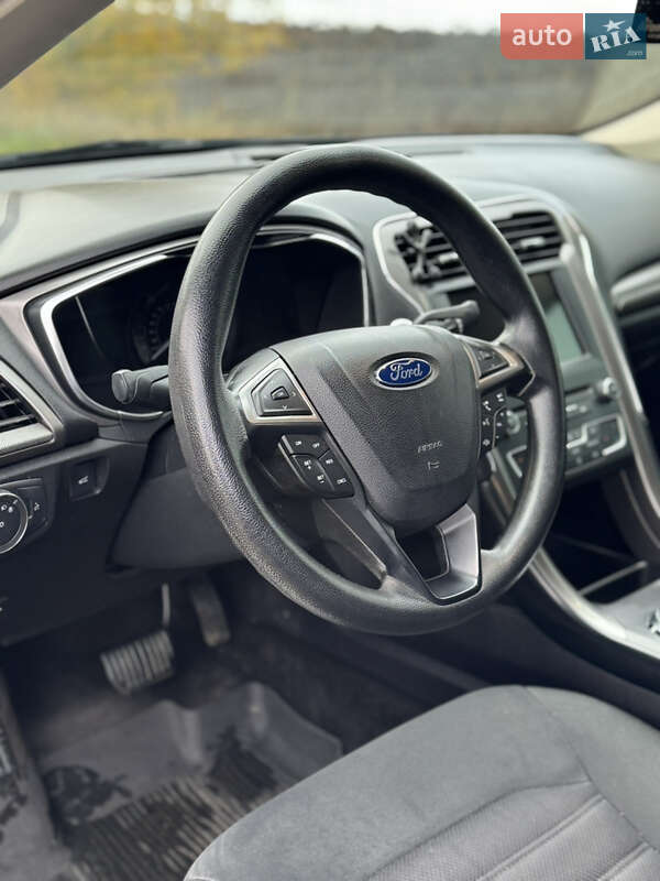 Седан Ford Fusion 2017 в Попільні