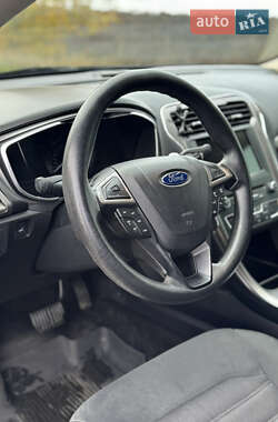 Седан Ford Fusion 2017 в 