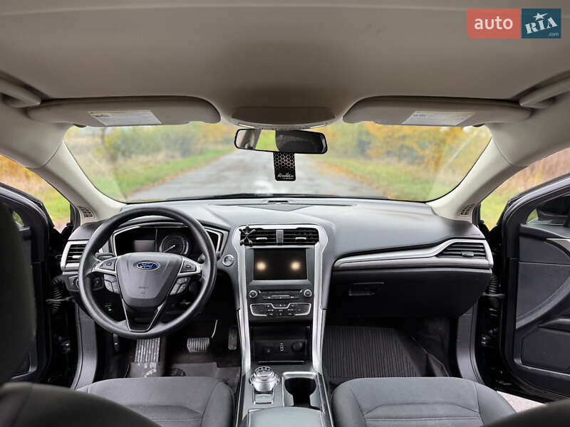 Седан Ford Fusion 2017 в Попільні