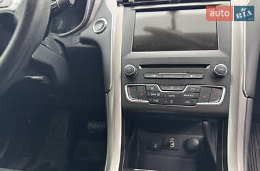 Седан Ford Fusion 2017 в 