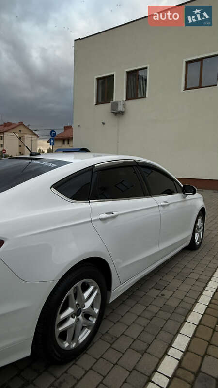 Седан Ford Fusion 2015 в Львові