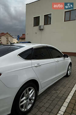 Седан Ford Fusion 2015 в 