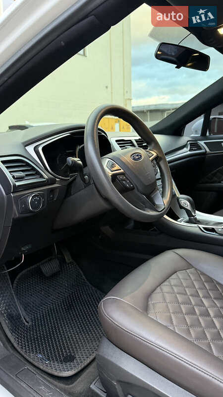 Седан Ford Fusion 2015 в Львові