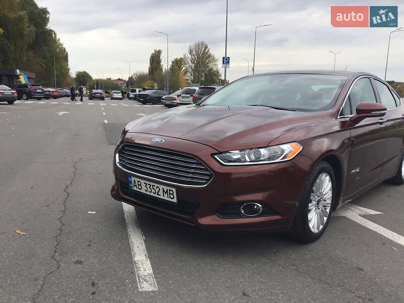 Седан Ford Fusion 2015 в 
