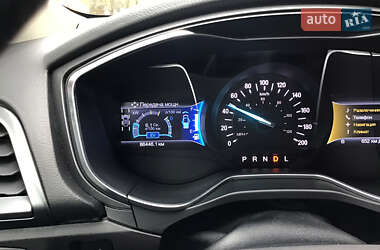 Седан Ford Fusion 2015 в 