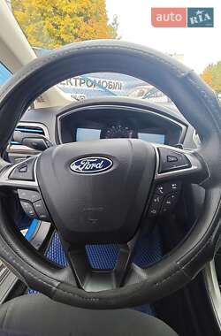 Седан Ford Fusion 2018 в 