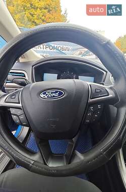 Седан Ford Fusion 2018 в 