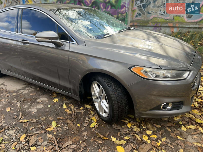 Седан Ford Fusion 2013 в Львові
