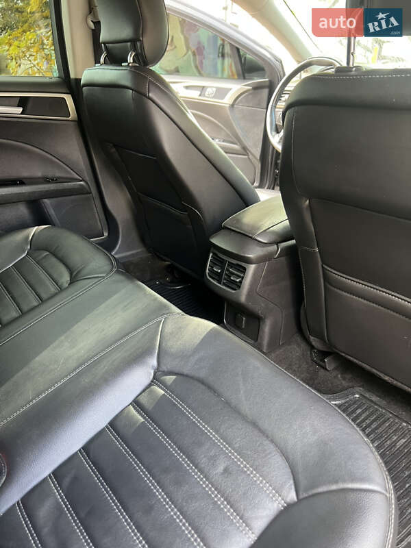 Седан Ford Fusion 2013 в Львові