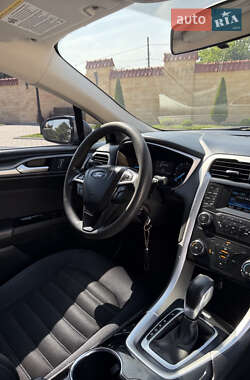 Седан Ford Fusion 2013 в 