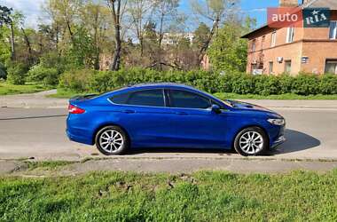 Седан Ford Fusion 2016 в 