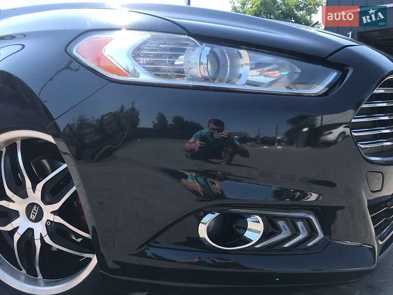 Седан Ford Fusion 2014 в Чернівцях