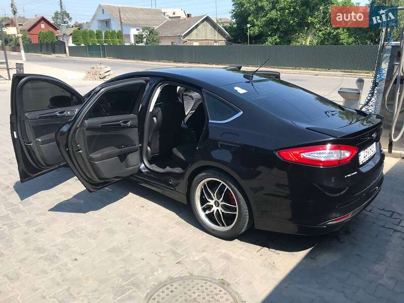 Седан Ford Fusion 2014 в Чернівцях