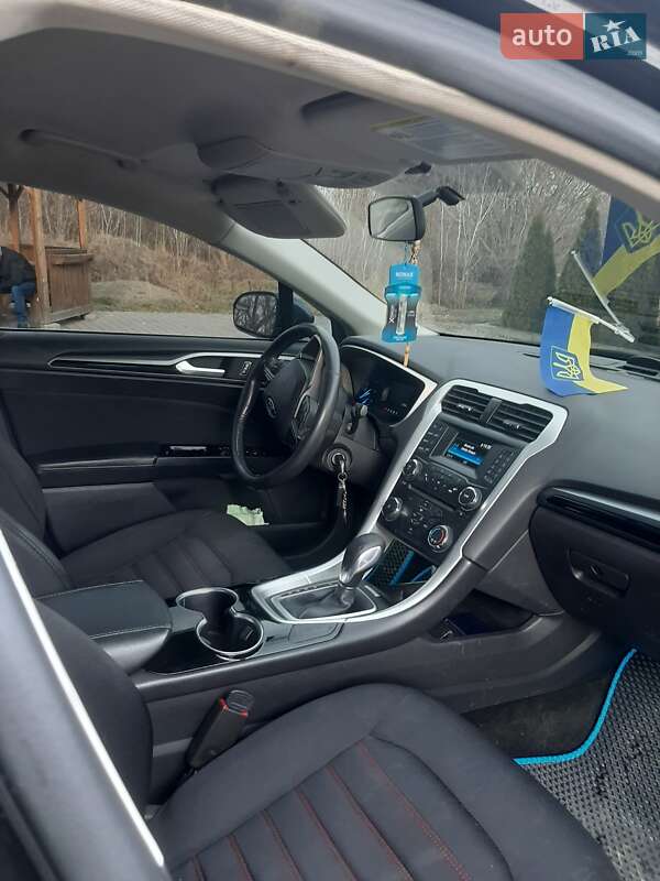 Седан Ford Fusion 2014 в Чернівцях
