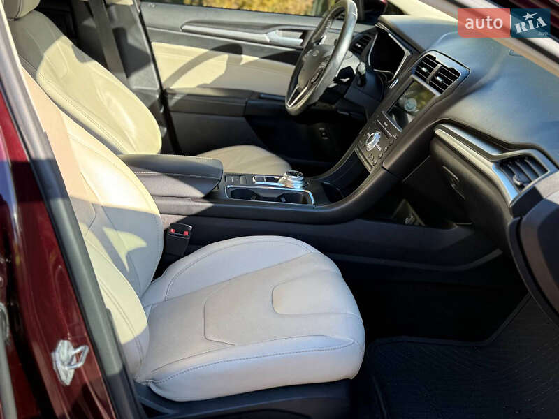 Седан Ford Fusion 2016 в Львові