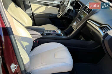 Седан Ford Fusion 2016 в 
