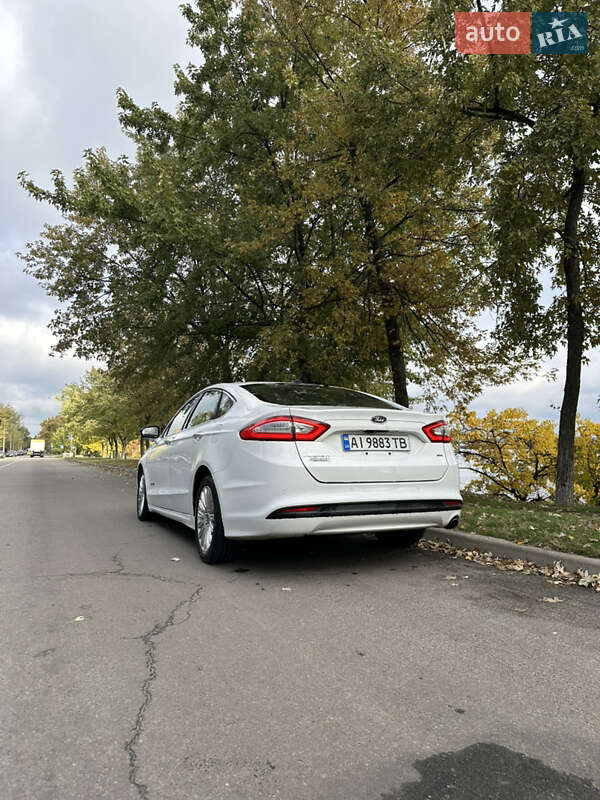 Седан Ford Fusion 2015 в Українці