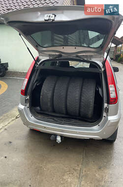 Хетчбек Ford Fusion 2011 в 