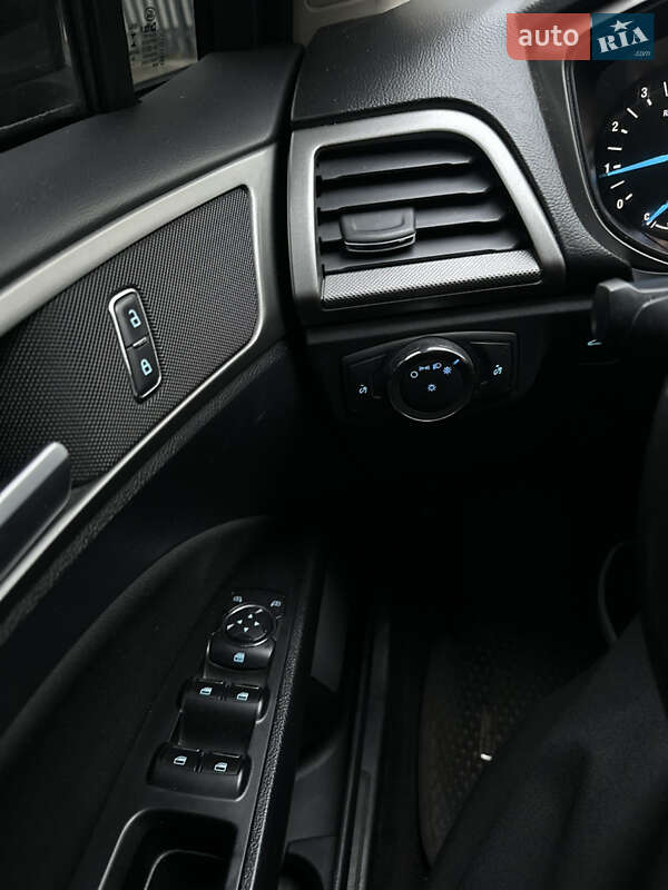 Седан Ford Fusion 2017 в Львові