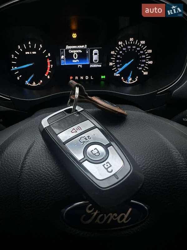 Седан Ford Fusion 2017 в Львові