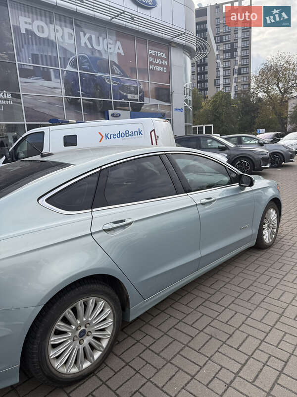 Седан Ford Fusion 2013 в Львові