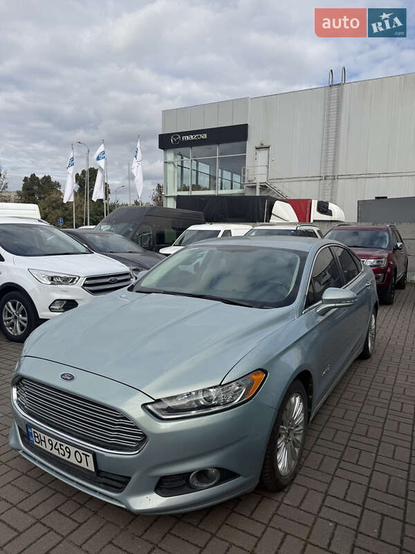 Седан Ford Fusion 2013 в Львові