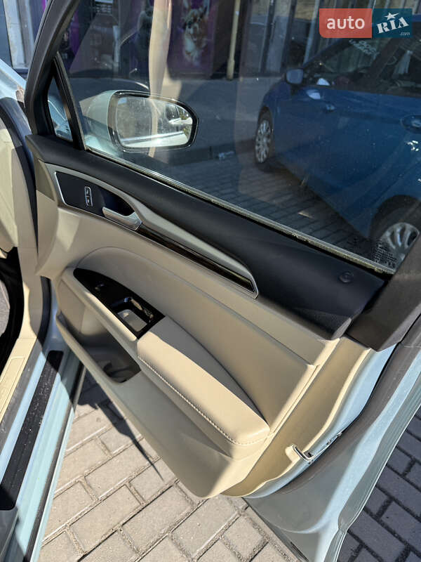 Седан Ford Fusion 2013 в Львові