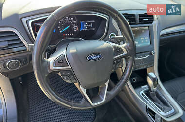 Седан Ford Fusion 2015 в 