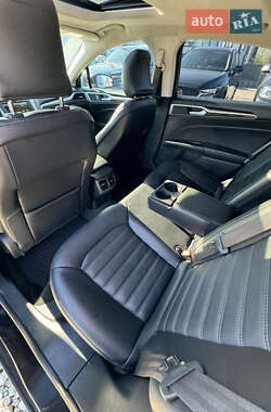 Седан Ford Fusion 2015 в 