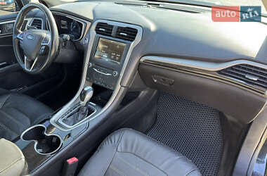 Седан Ford Fusion 2015 в 