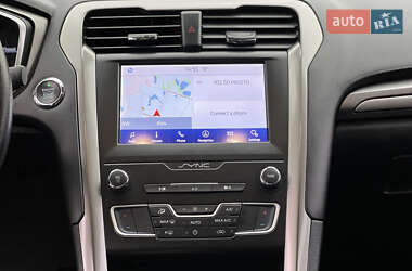 Седан Ford Fusion 2019 в 