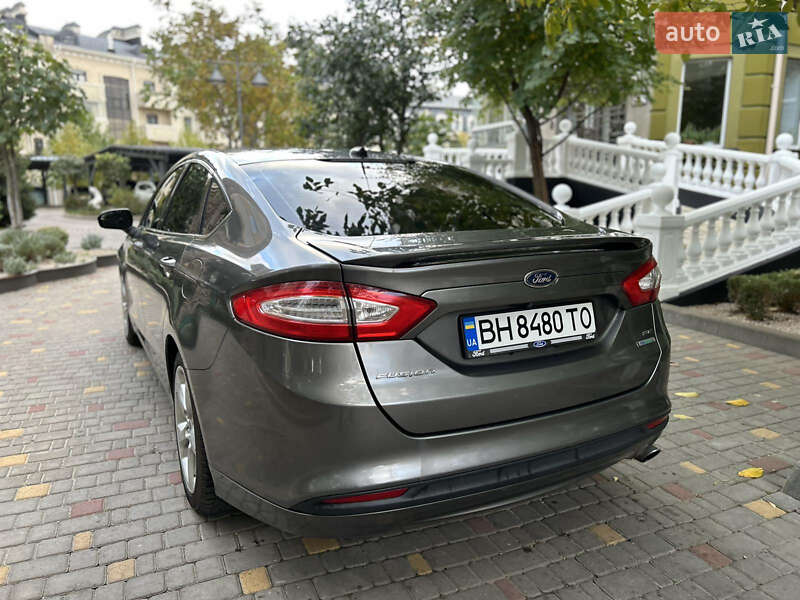 Седан Ford Fusion 2013 в Одесі