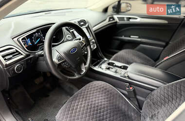 Седан Ford Fusion 2016 в 