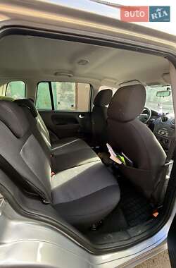 Хэтчбек Ford Fusion 2010 в 
