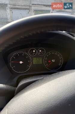 Хэтчбек Ford Fusion 2010 в 