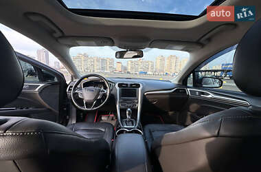 Седан Ford Fusion 2015 в 