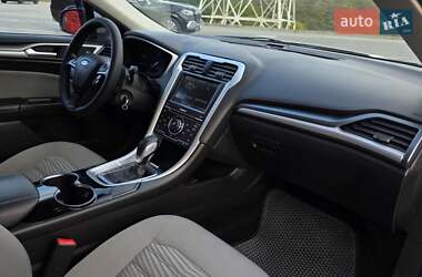 Седан Ford Fusion 2015 в  фото 29 Седан Ford Fusion 2015 в