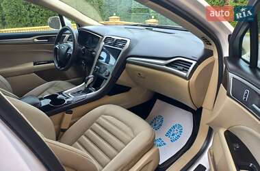 Седан Ford Fusion 2014 в 