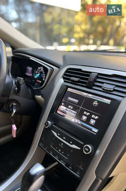 Седан Ford Fusion 2013 в 