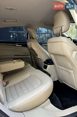 Седан Ford Fusion 2013 в 
