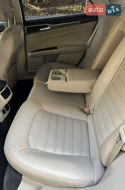 Седан Ford Fusion 2013 в 