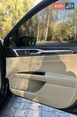 Седан Ford Fusion 2013 в 