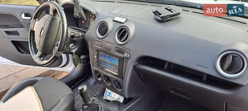 Хэтчбек Ford Fusion 2012 в Львове