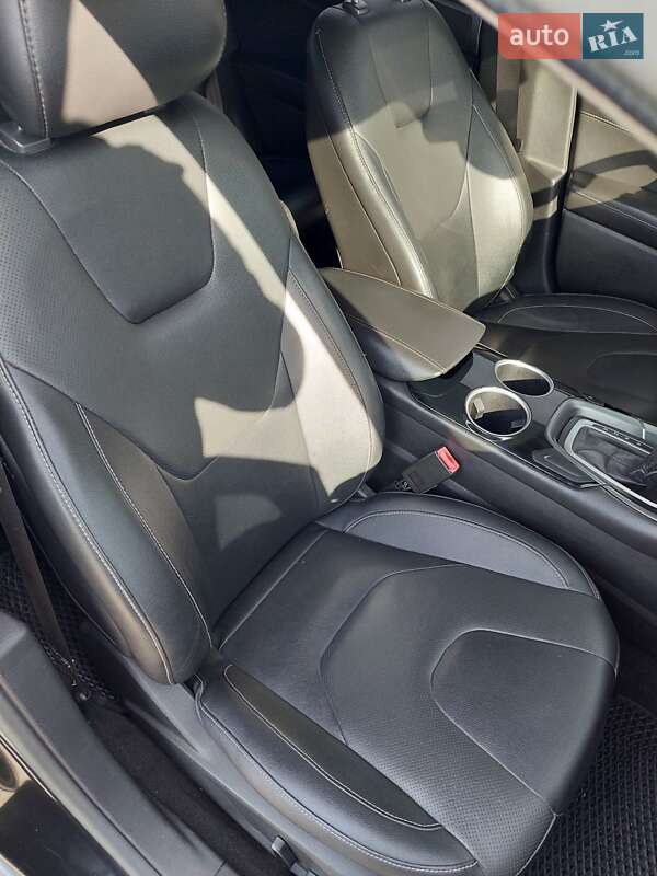 Седан Ford Fusion 2013 в Зенькове