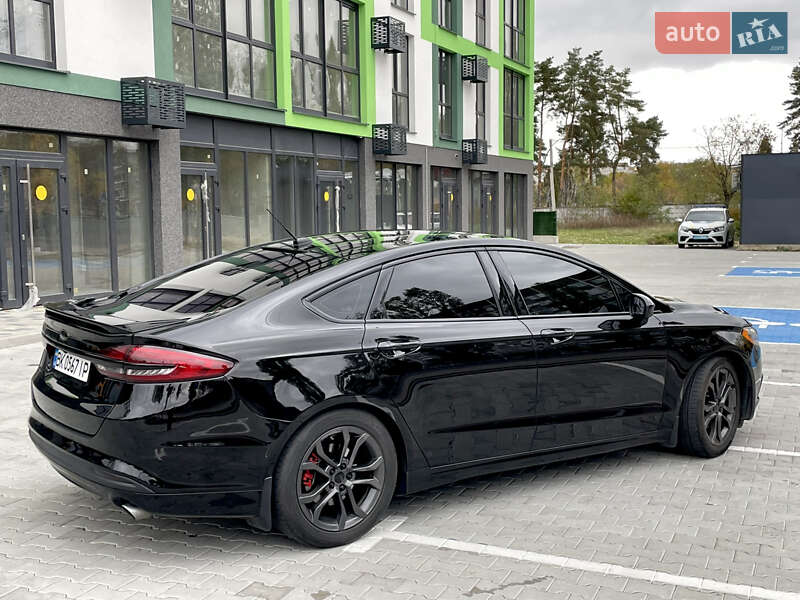 Седан Ford Fusion 2018 в Вараші